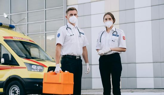 五华救护车转运病人车内有没有插电源的位置？